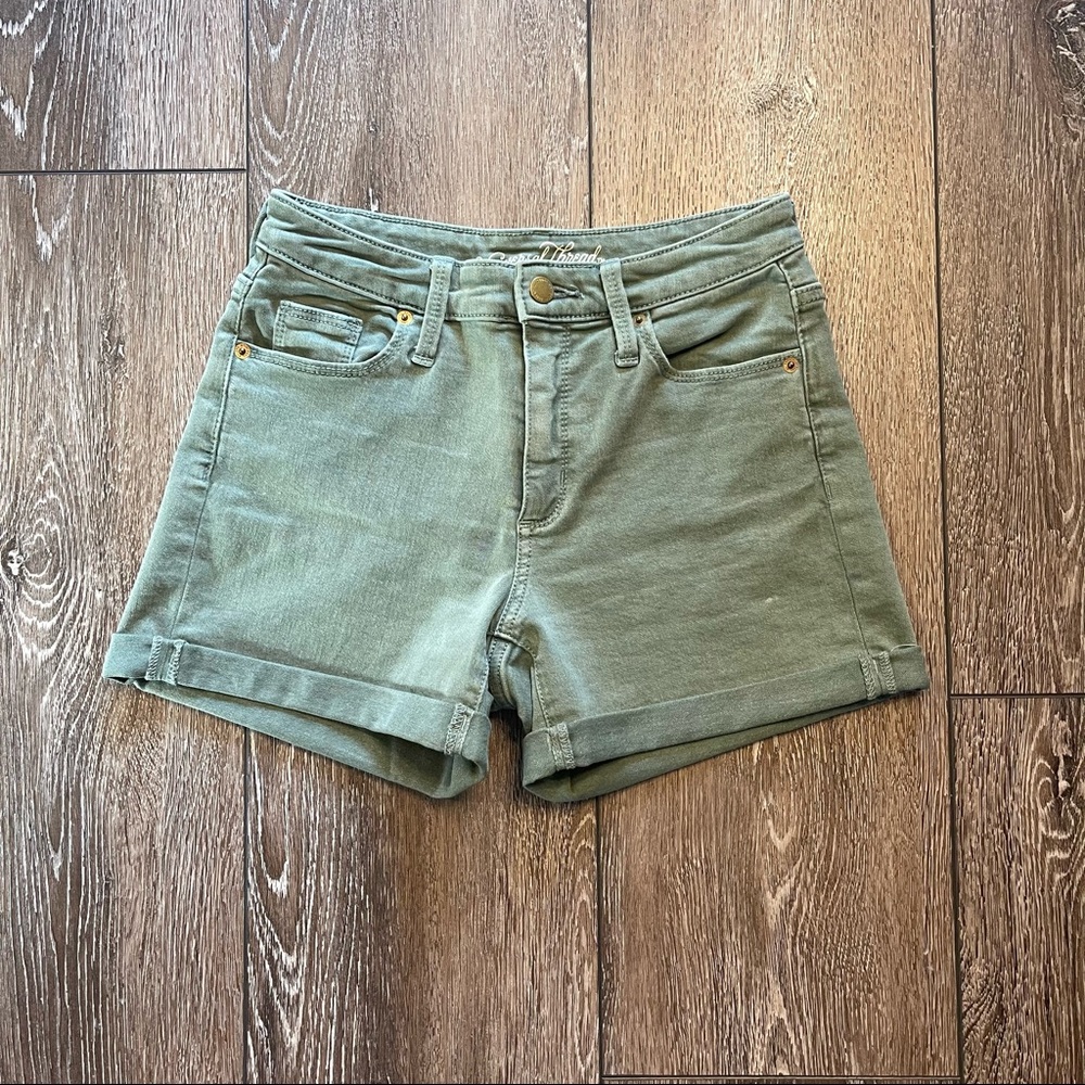 Universal Thread Shorts